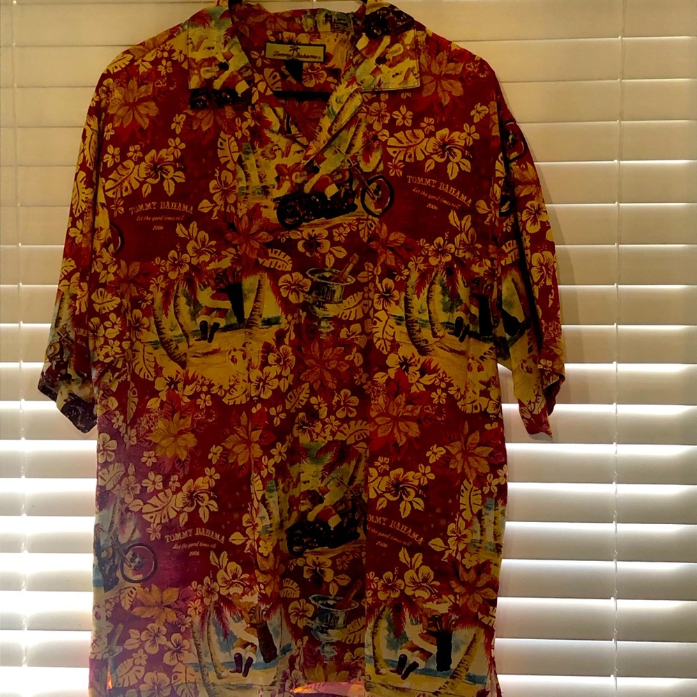 Men’s Tommy Bahama Christmas shirt silk Santa, motorcycle champagne men’s medium